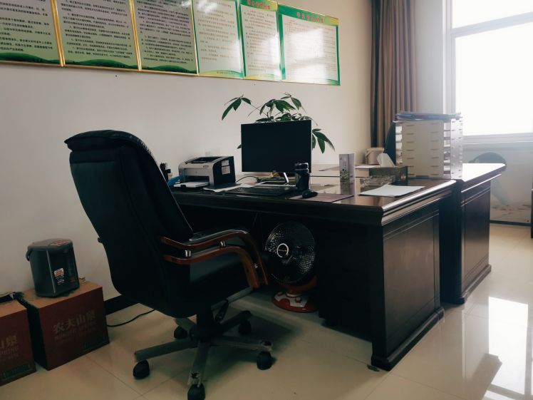 办公环境1.jpg